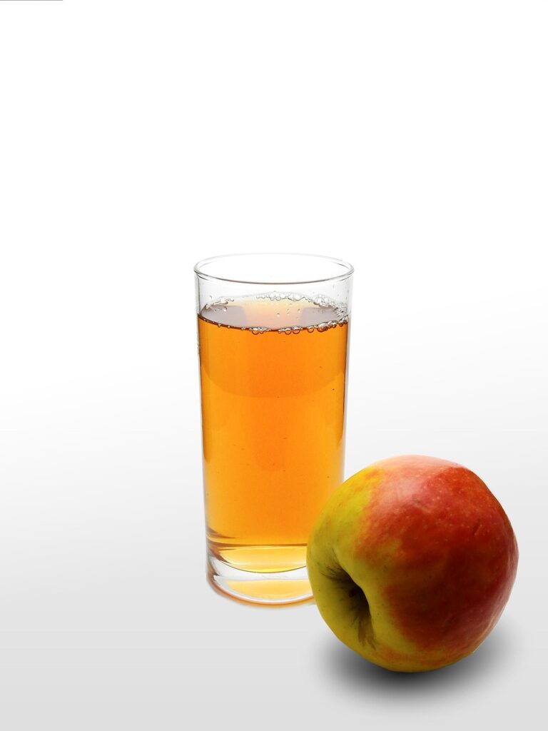 子どもが発熱時に飲ませるりんごジュースの効果的な飲ませ方は？
